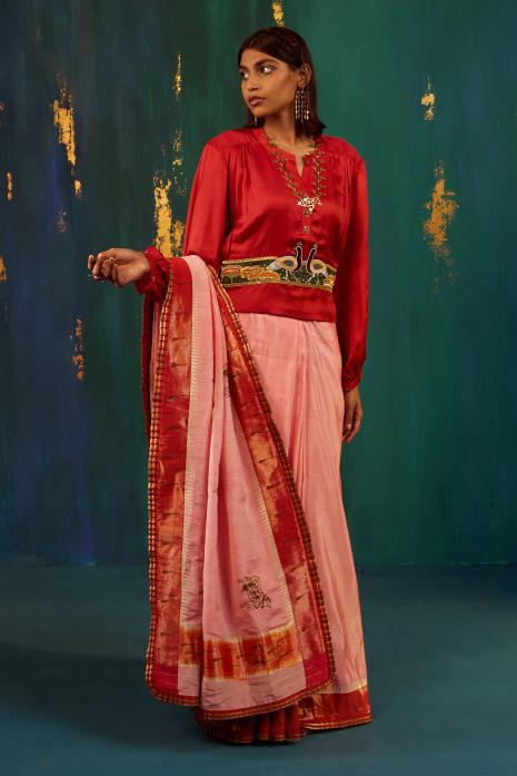 A beautiful fusion handwoven Paithani saree in pink colour