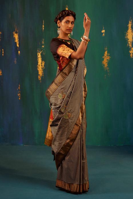A beautiful fusion handwoven Paithani saree in dark grey colour